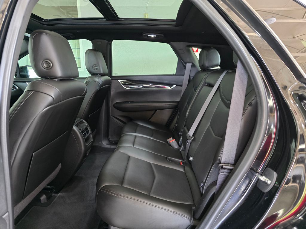 Vehicle image 25 of 33
