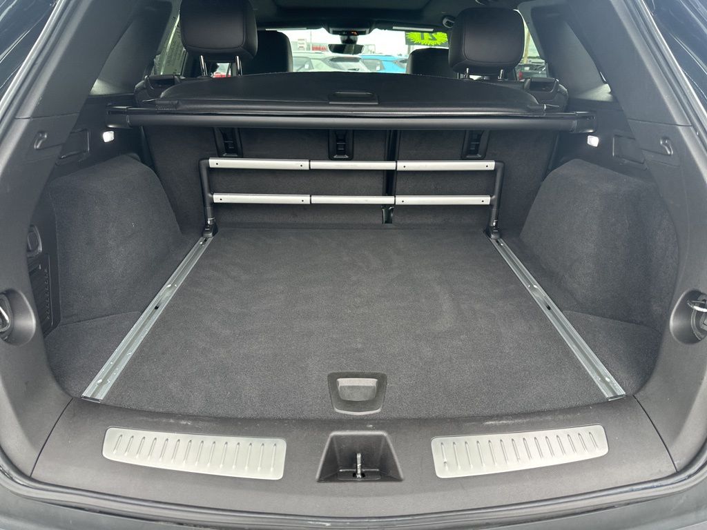 Vehicle image 18 of 34