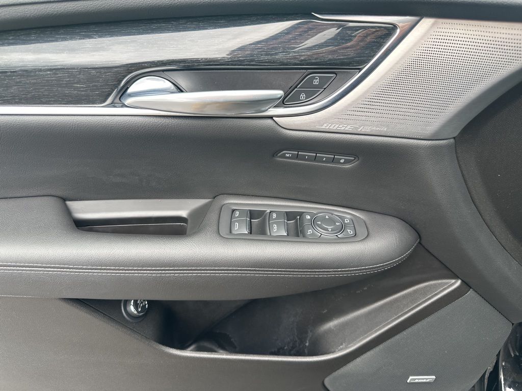 Vehicle image 28 of 34