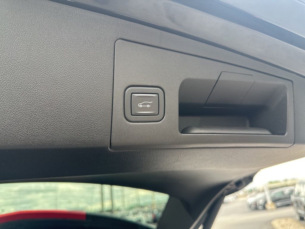 Vehicle image 20 of 34