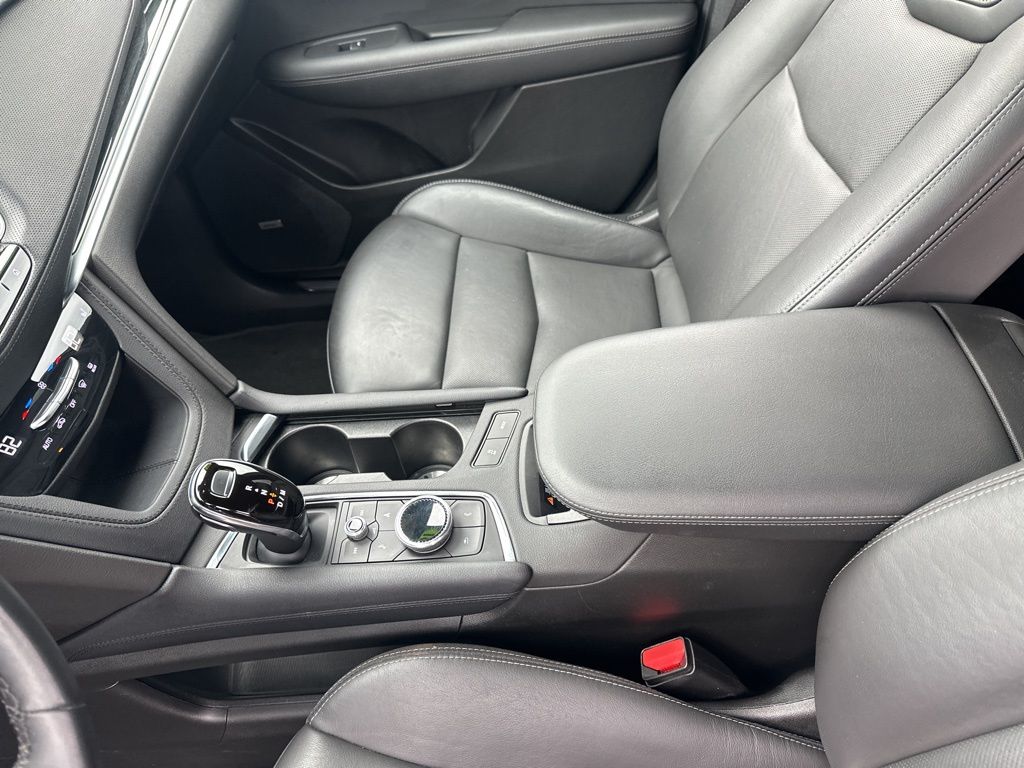 Vehicle image 22 of 34