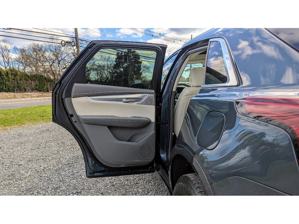 Vehicle image 10 of 31