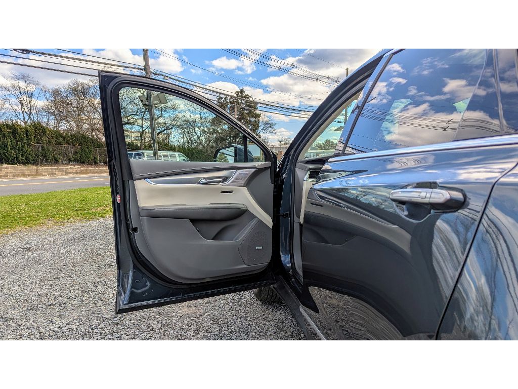 Vehicle image 9 of 31