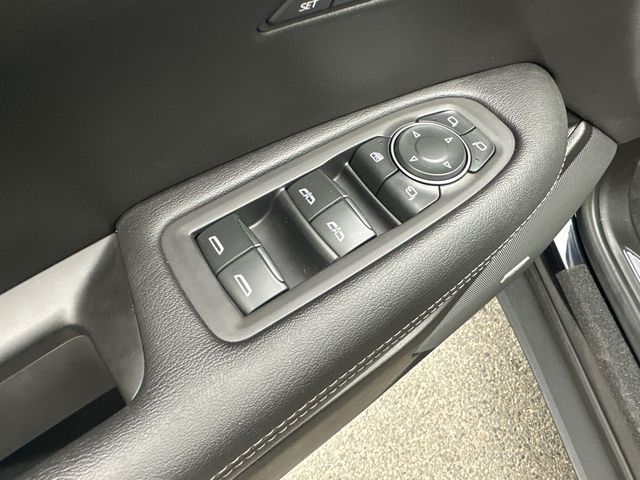 Vehicle image 20 of 32