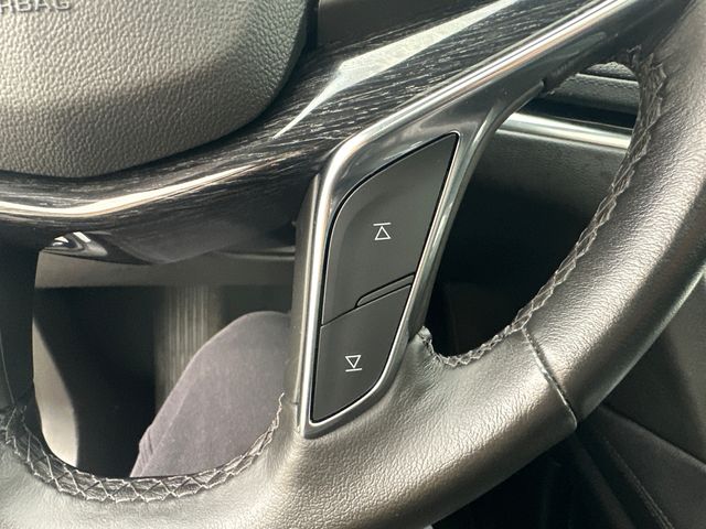 Vehicle image 26 of 32