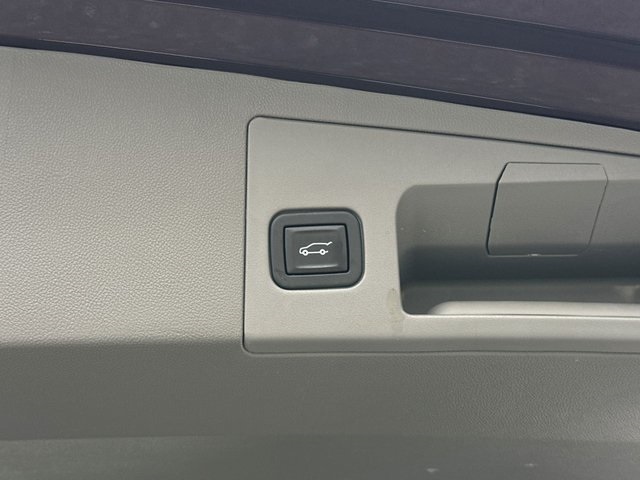 Vehicle image 25 of 39