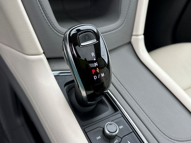 Vehicle image 22 of 39