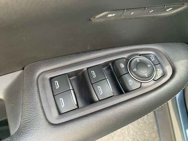 Vehicle image 21 of 35