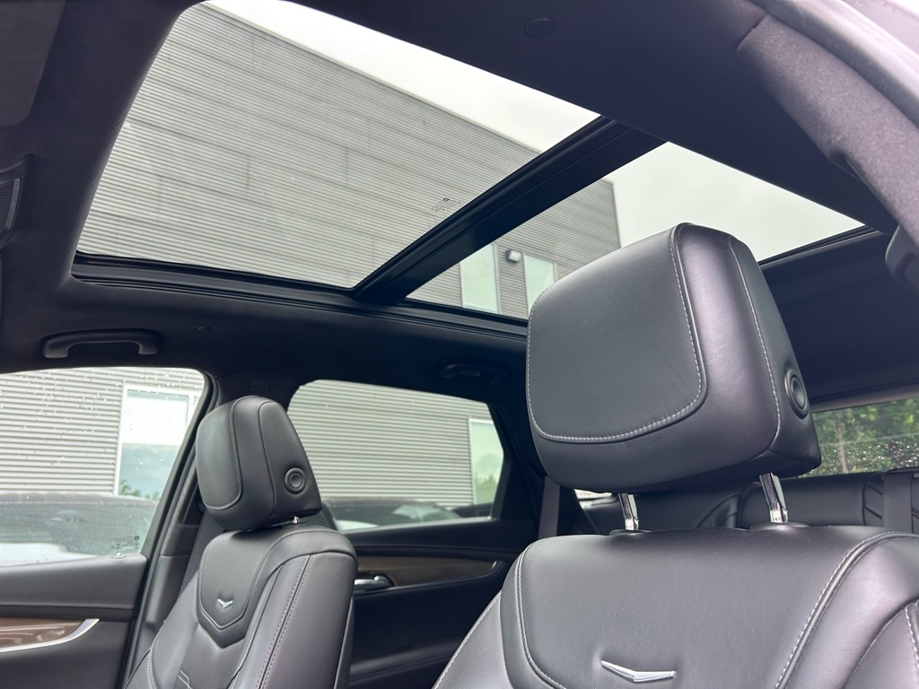 Vehicle image 21 of 59
