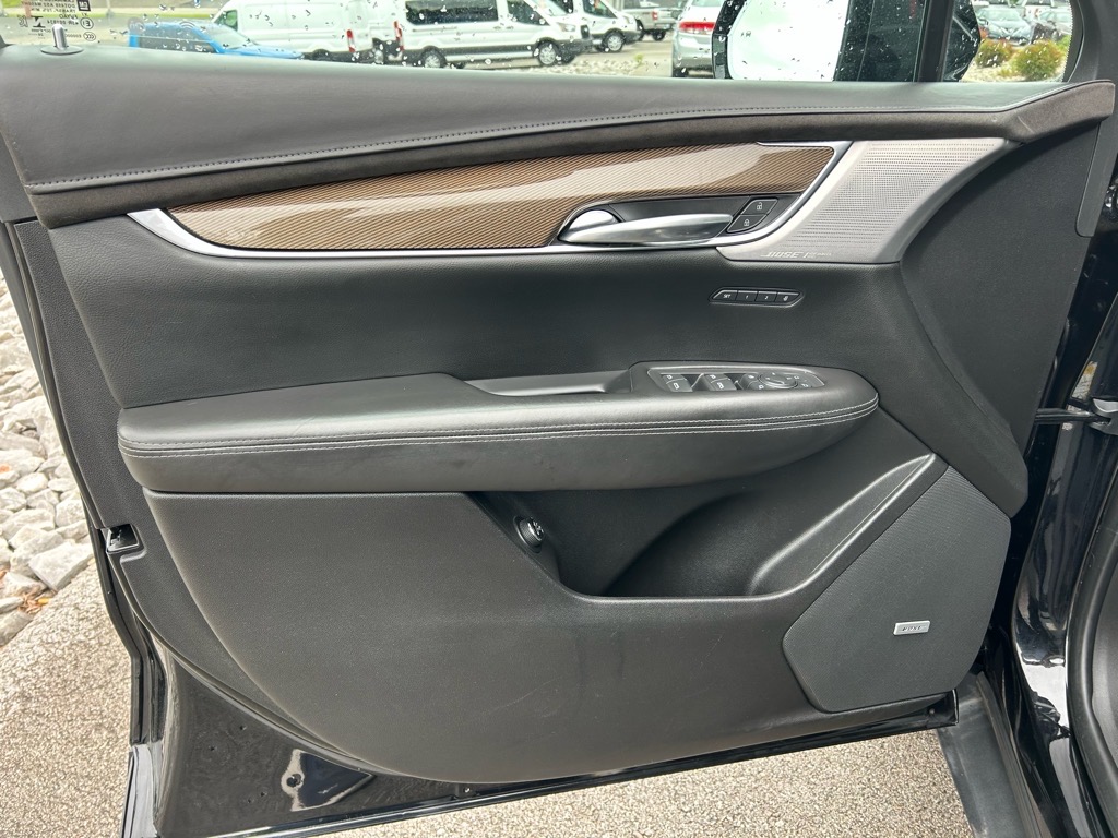 Vehicle image 17 of 59