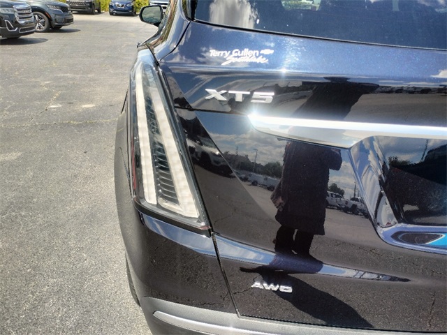 Vehicle image 10 of 35