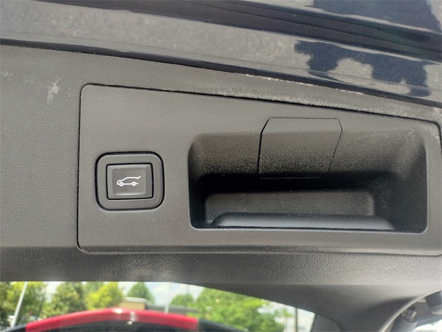 Vehicle image 13 of 35