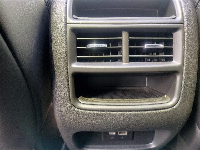 Vehicle image 25 of 35