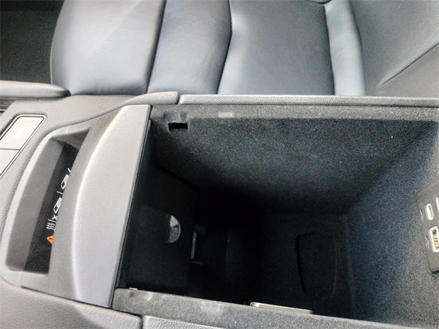 Vehicle image 27 of 35