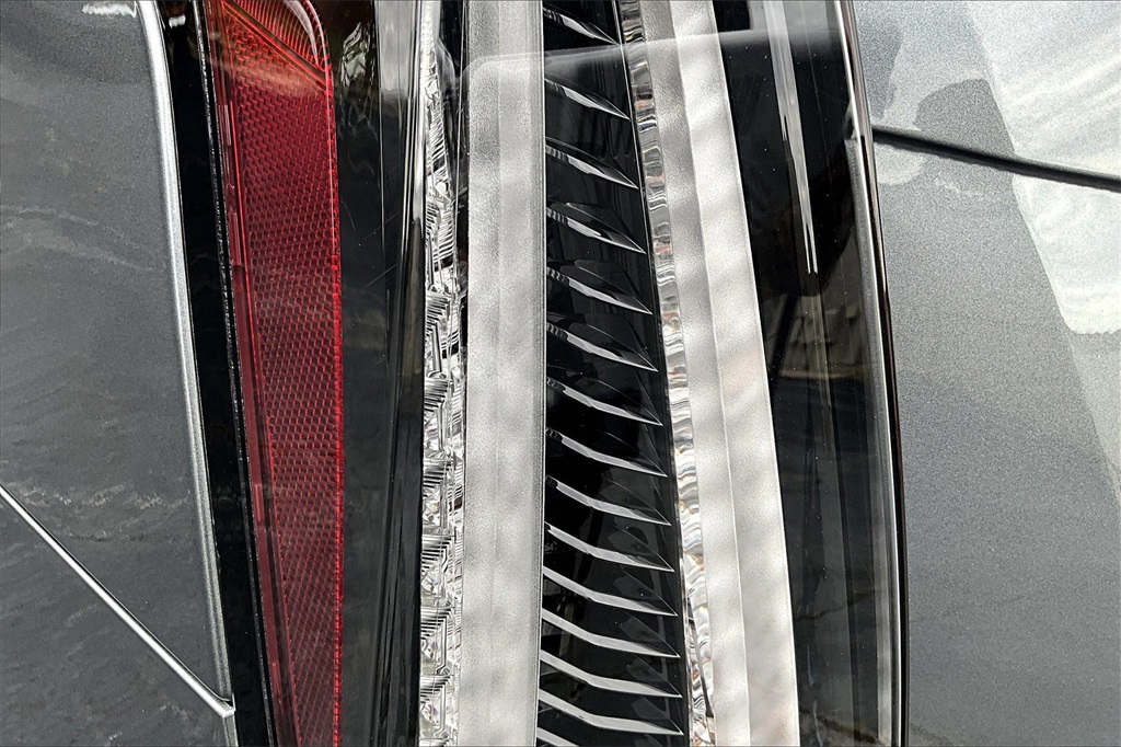 Vehicle image 28 of 31