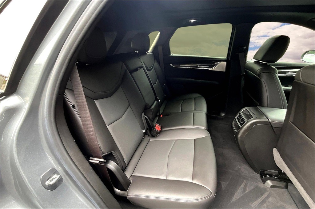 Vehicle image 10 of 31