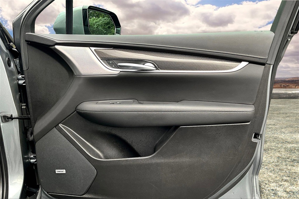 Vehicle image 21 of 31
