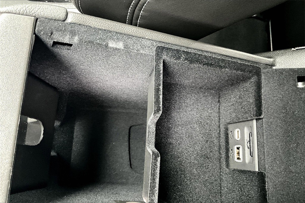 Vehicle image 22 of 31