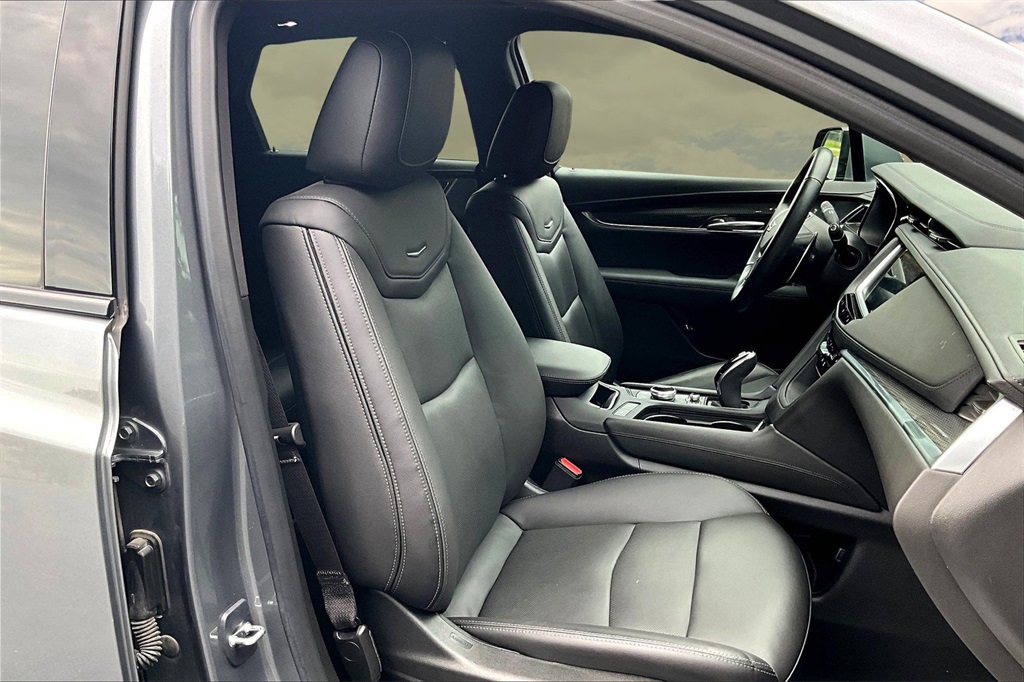 Vehicle image 8 of 31