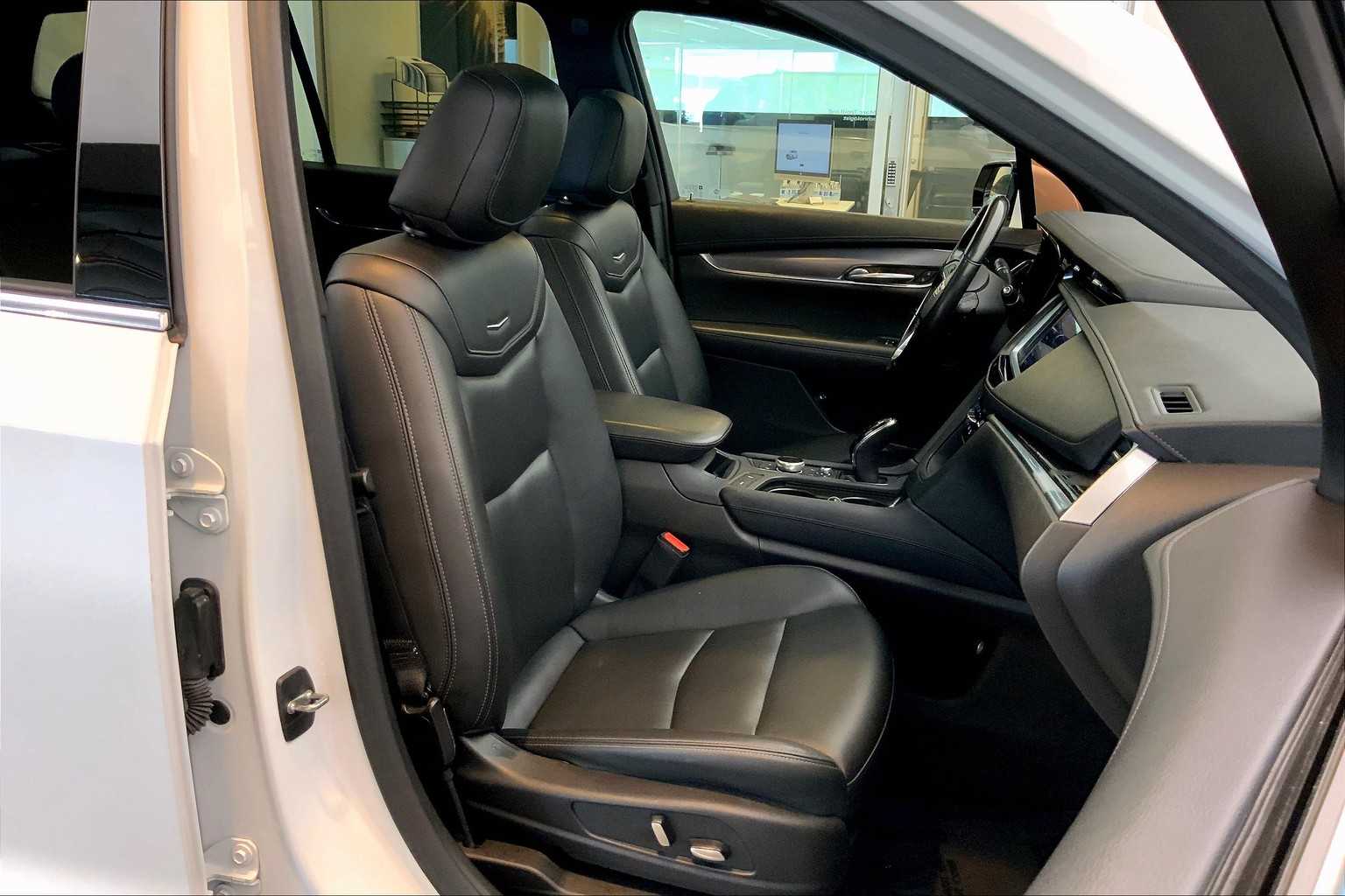Vehicle image 12 of 32
