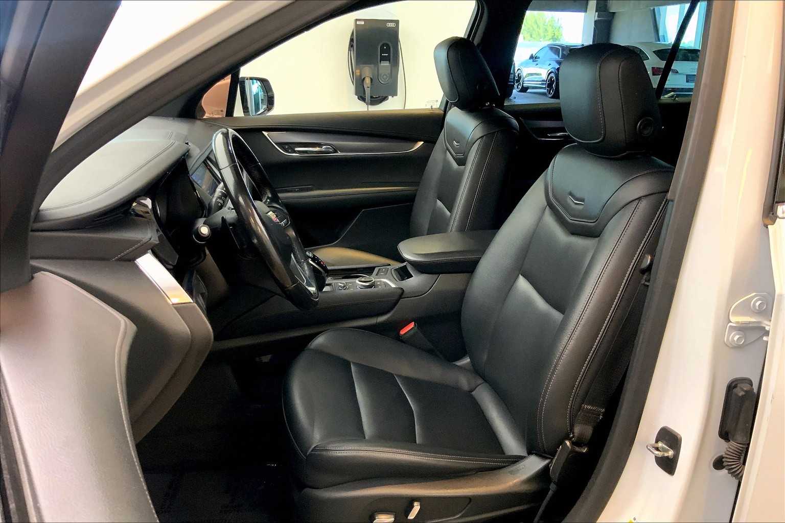 Vehicle image 9 of 32
