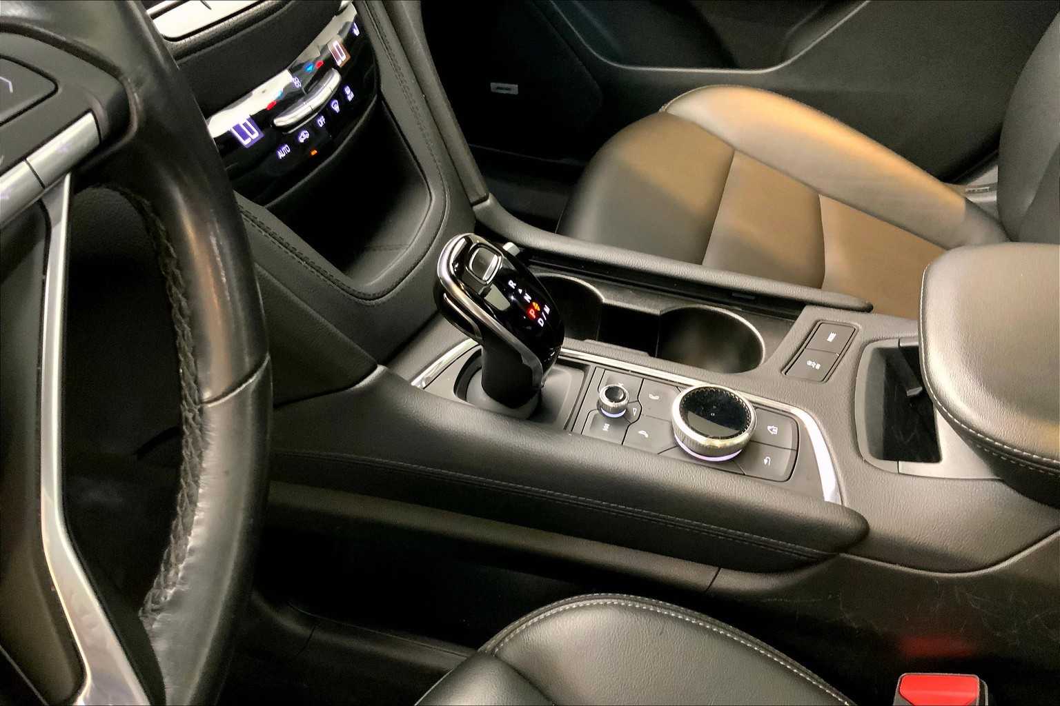 Vehicle image 20 of 32