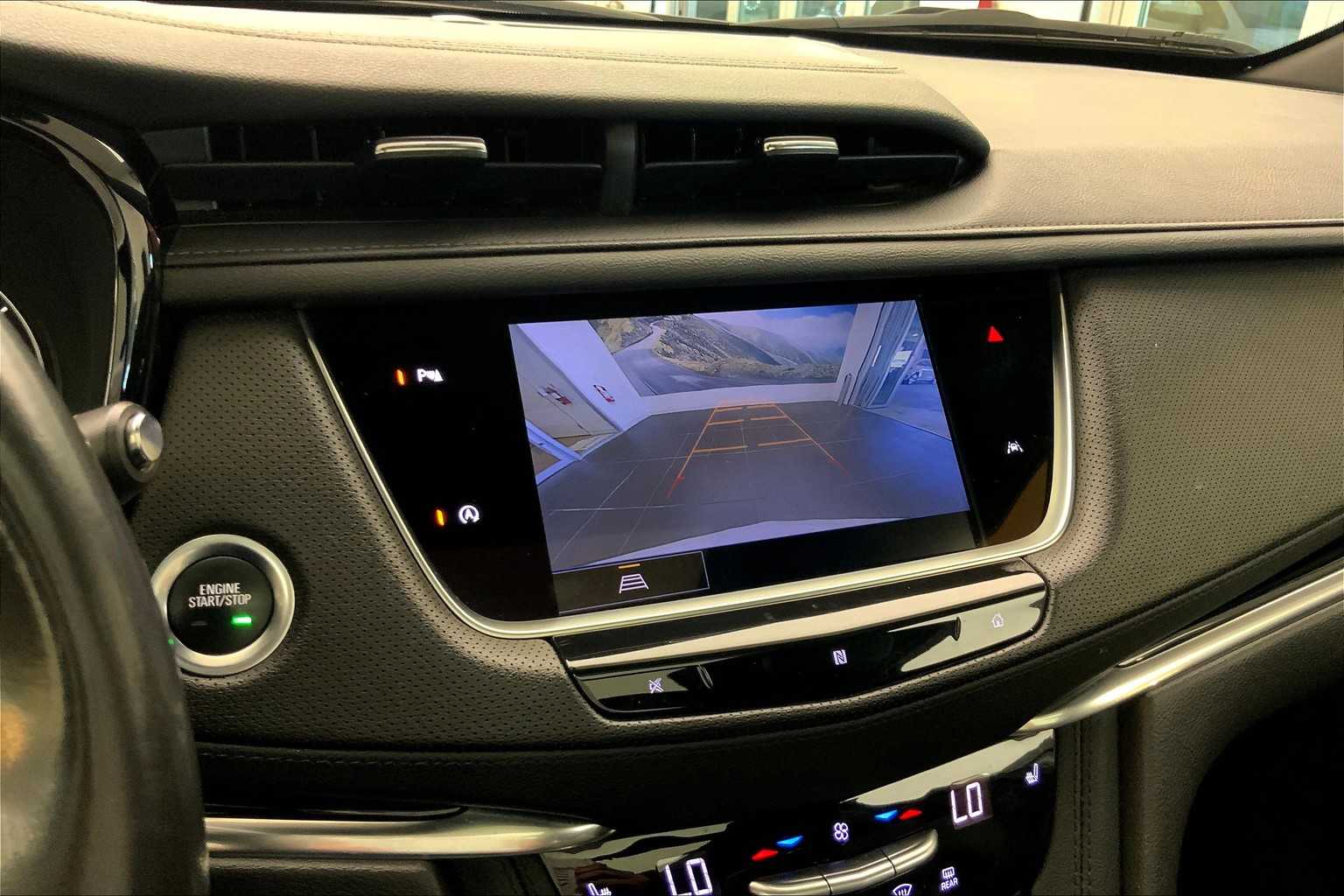 Vehicle image 18 of 32