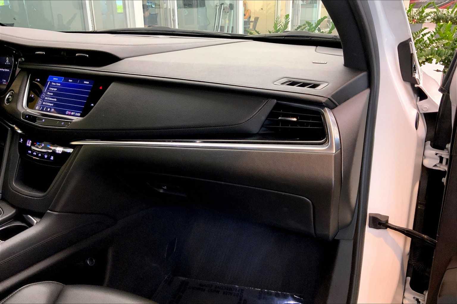 Vehicle image 25 of 32