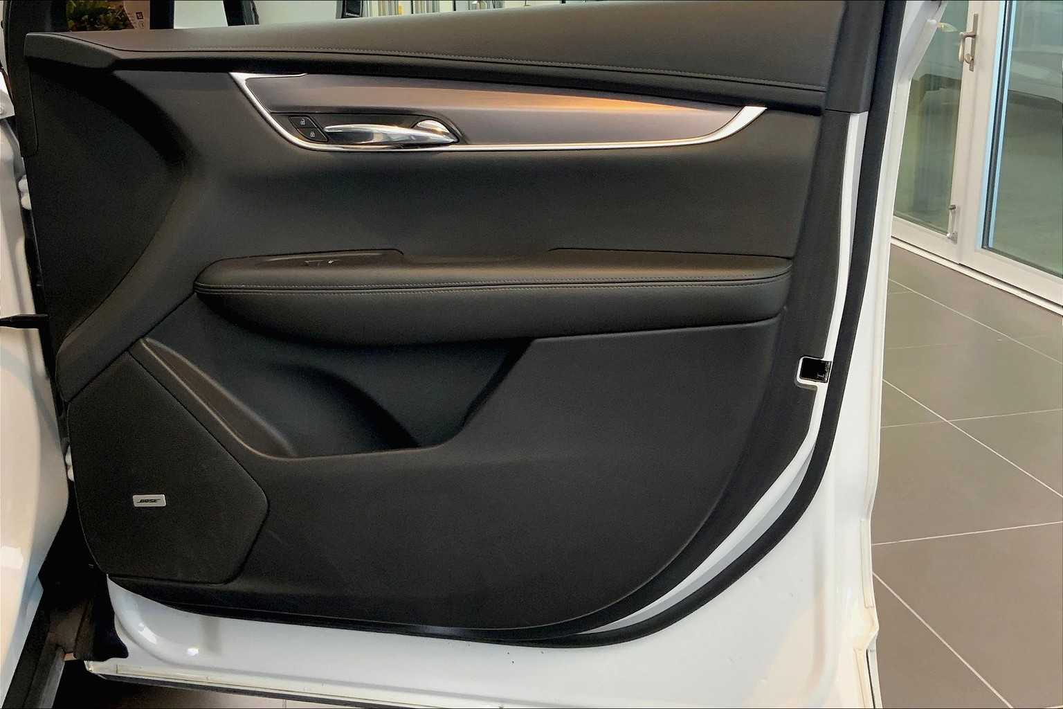Vehicle image 22 of 32
