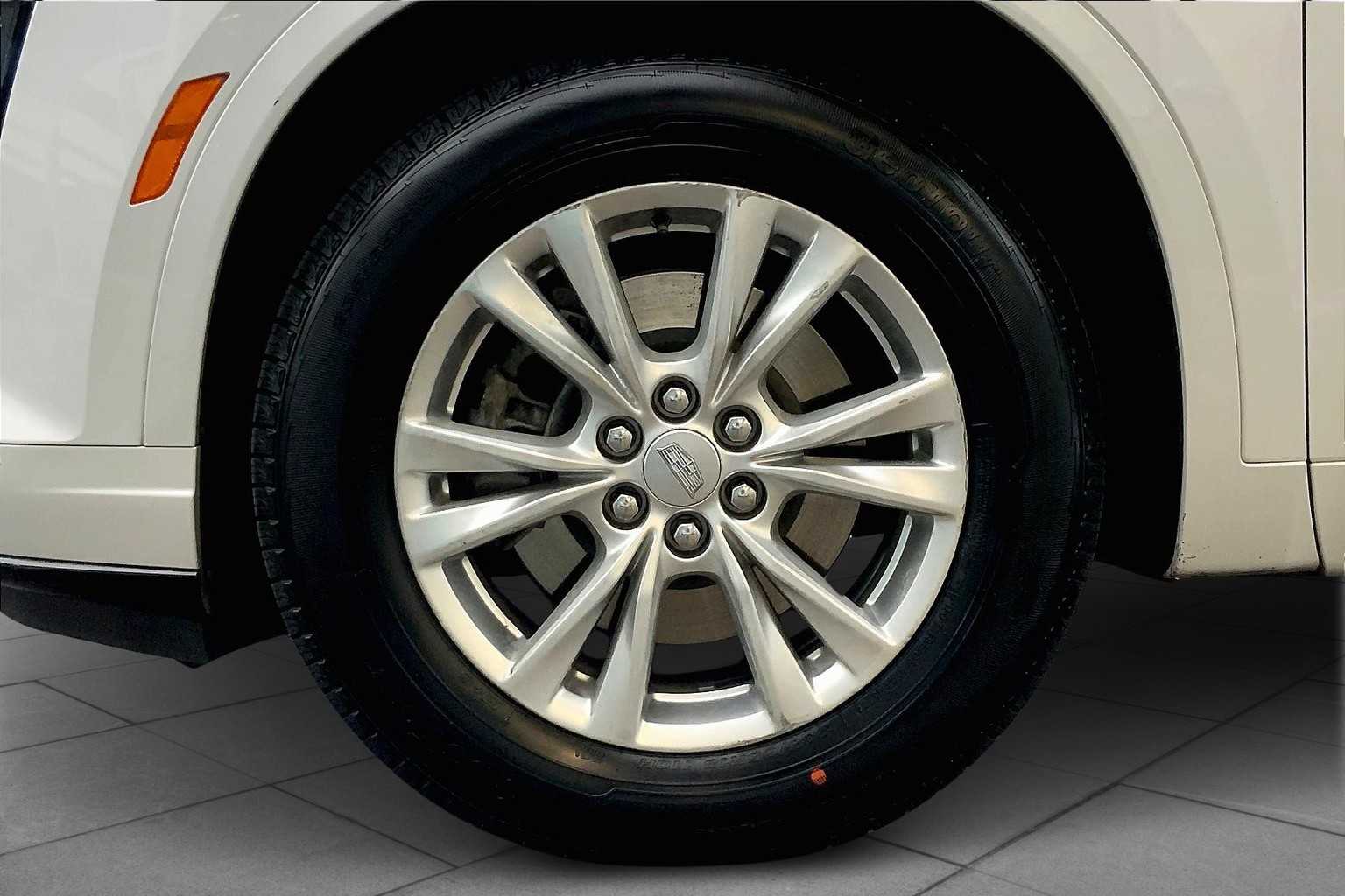 Vehicle image 8 of 32