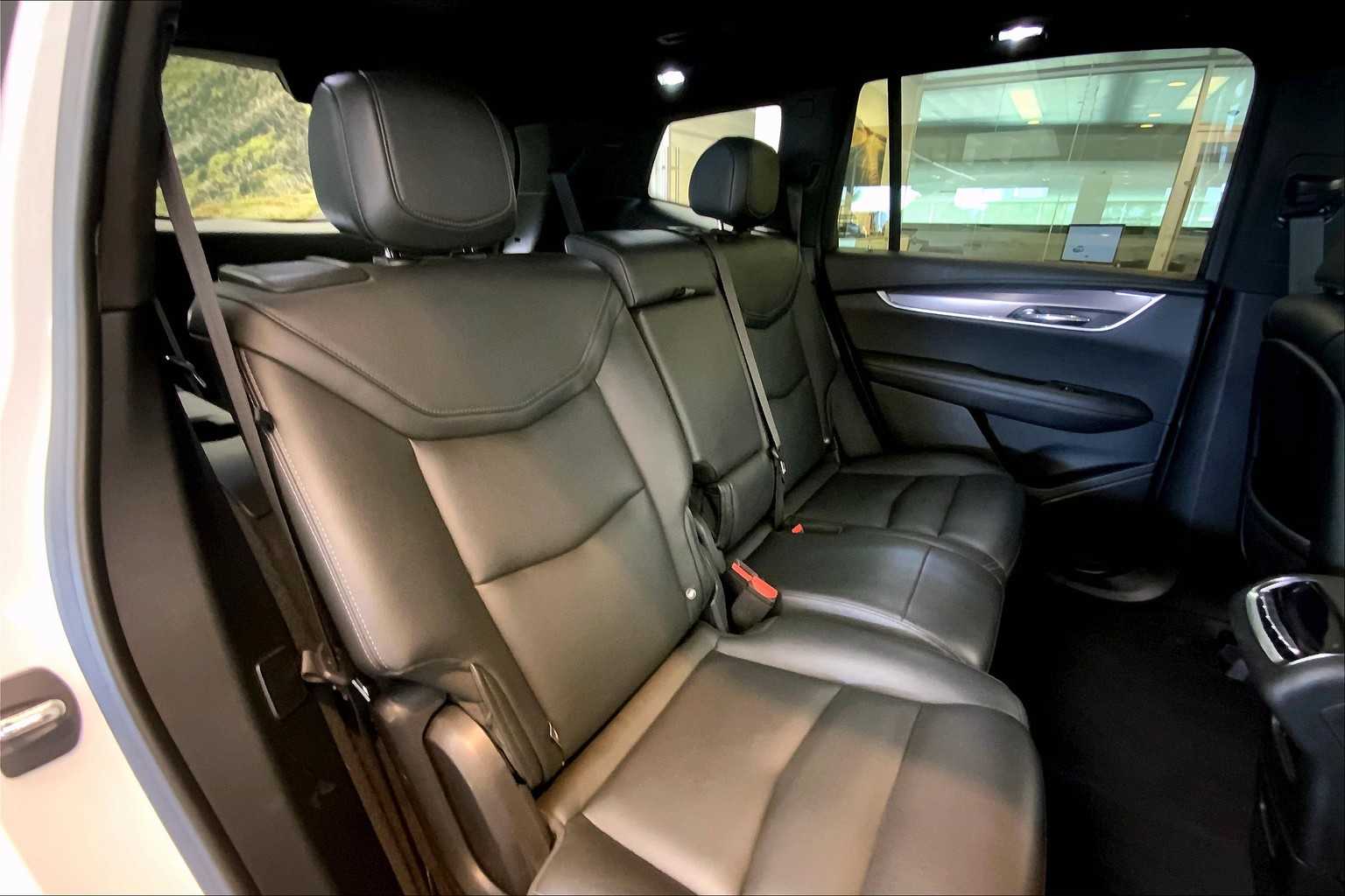 Vehicle image 11 of 32