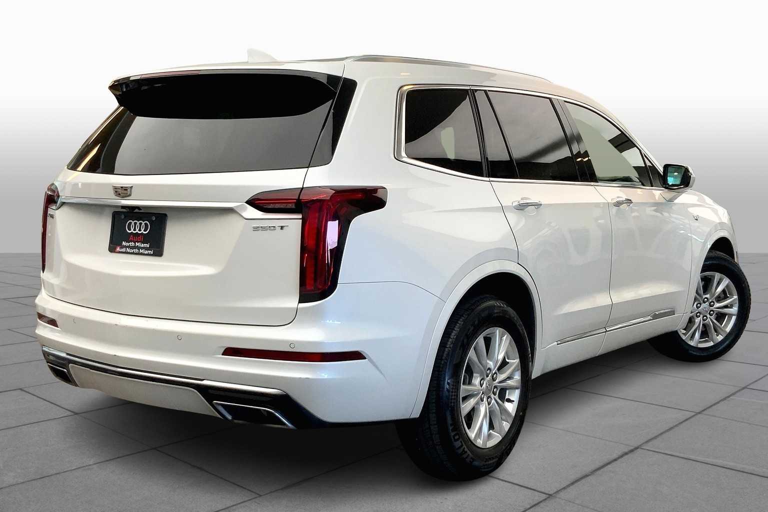 Vehicle image 4 of 32
