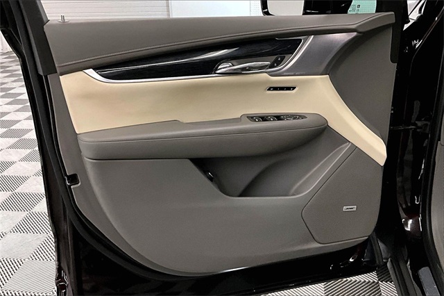 Vehicle image 17 of 36