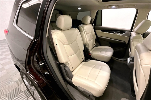 Vehicle image 22 of 36