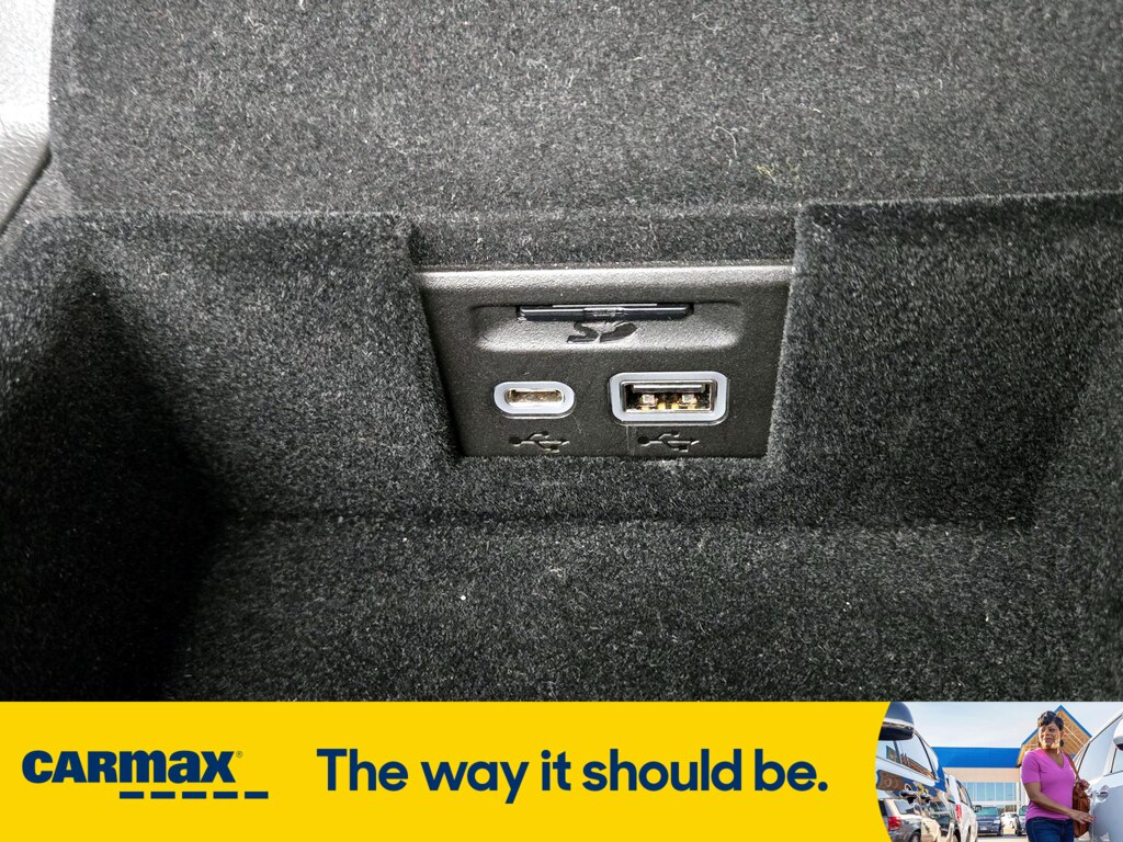 Vehicle image 24 of 31