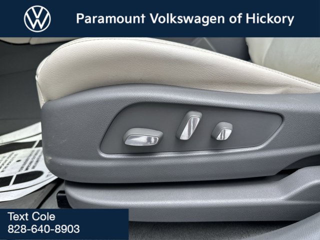 Vehicle image 11 of 33