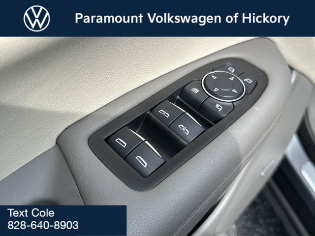 Vehicle image 16 of 33