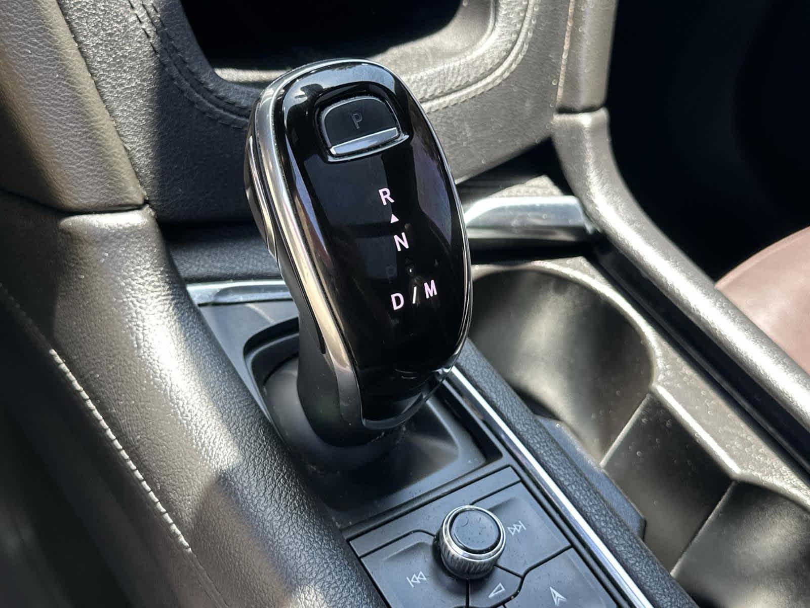 Vehicle image 20 of 32