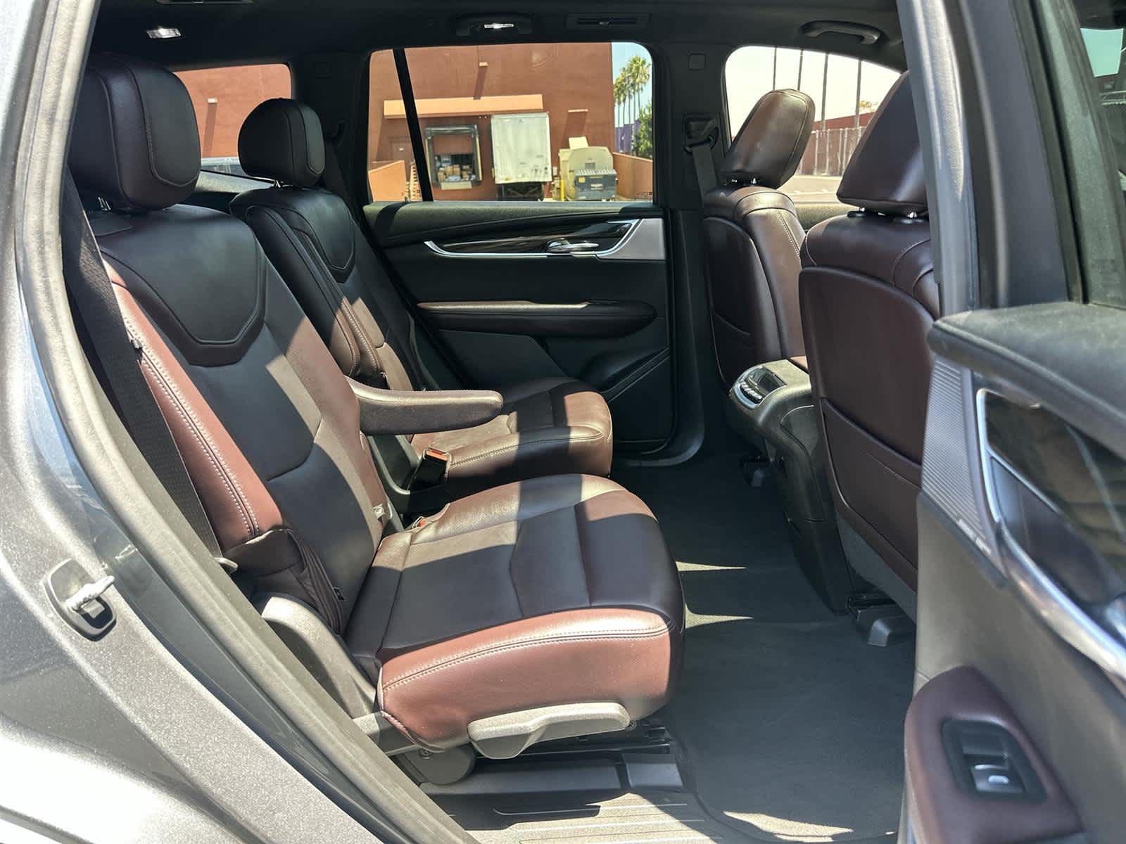 Vehicle image 10 of 32