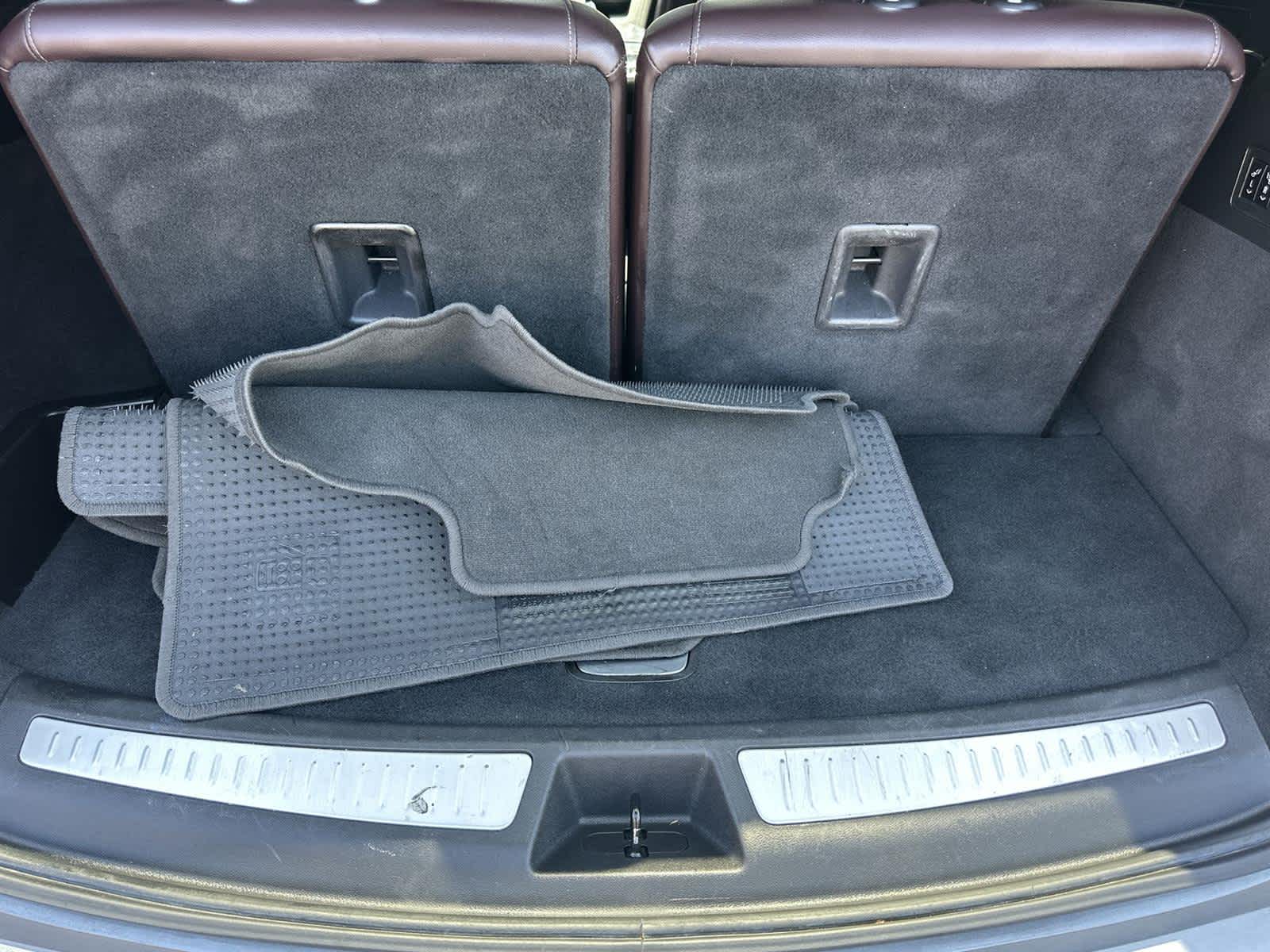 Vehicle image 8 of 32