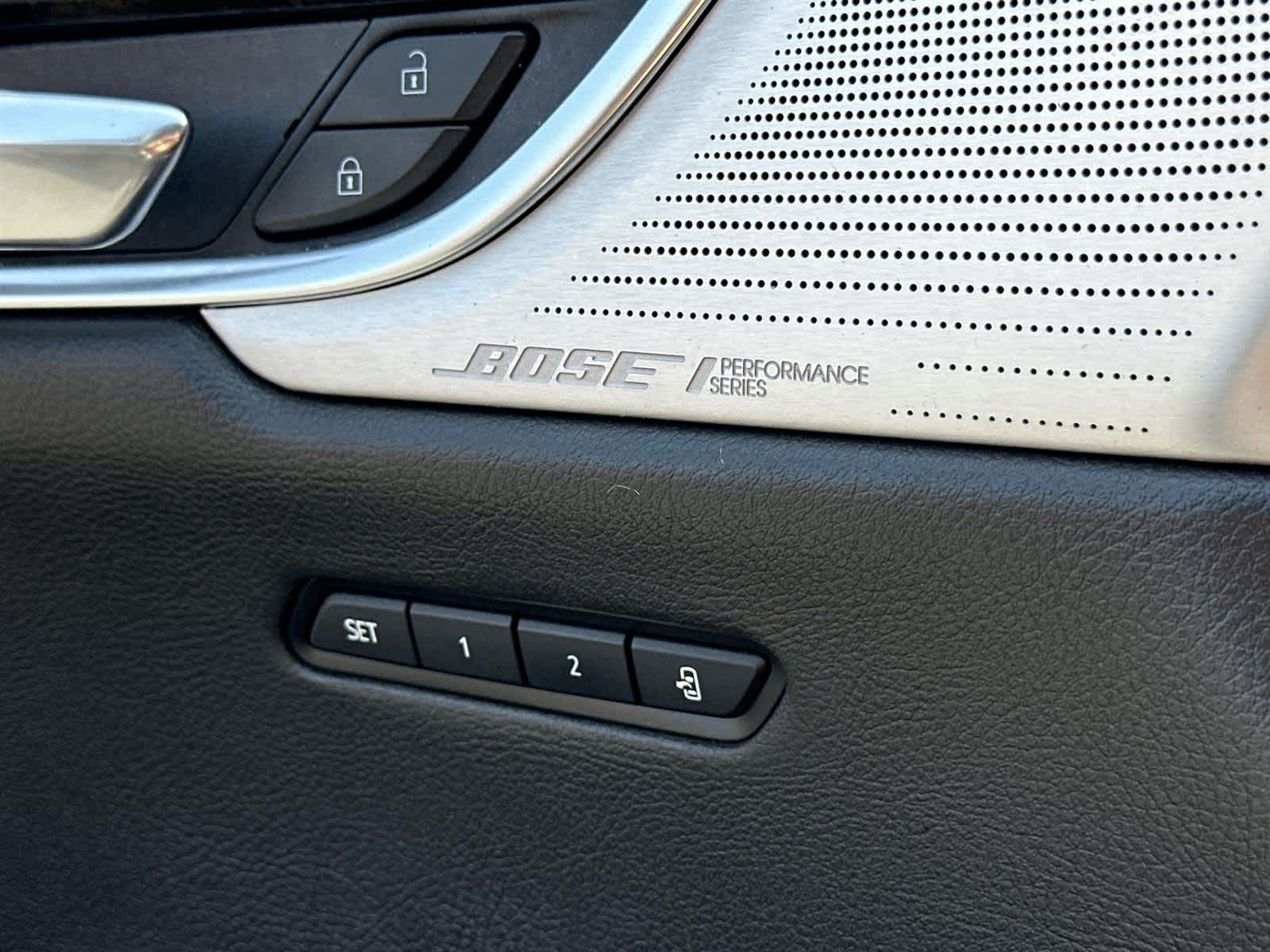 Vehicle image 25 of 32