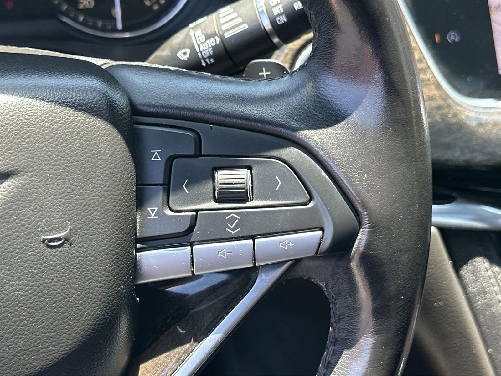 Vehicle image 23 of 32