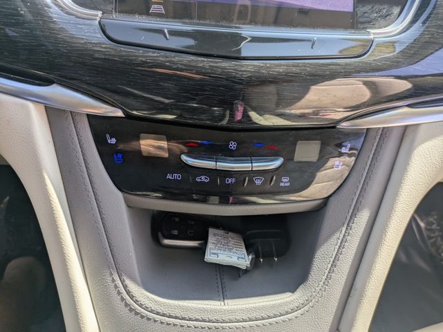 Vehicle image 28 of 29