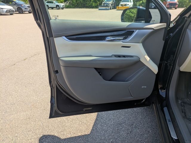 Vehicle image 25 of 29
