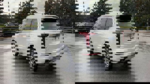 Vehicle image 8 of 31