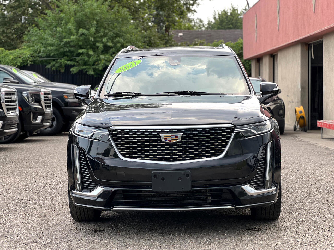 2021 Cadillac XT6 Premium Luxury Image 2 of 35