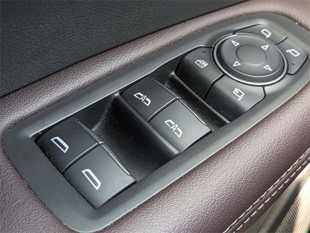 Vehicle image 22 of 26