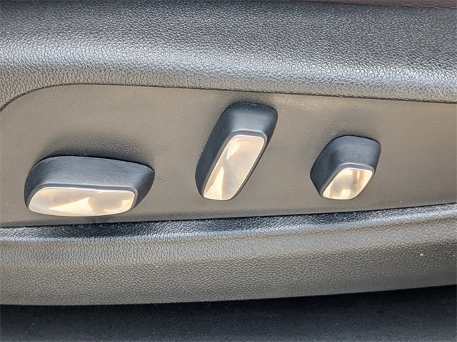 Vehicle image 20 of 26
