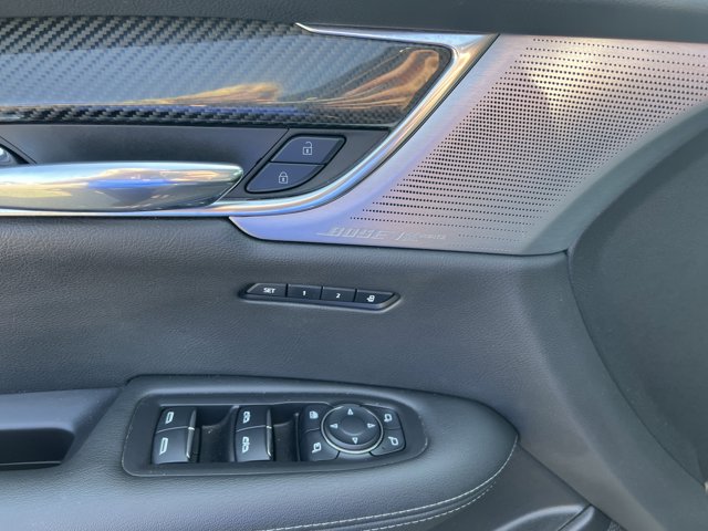 Vehicle image 17 of 28