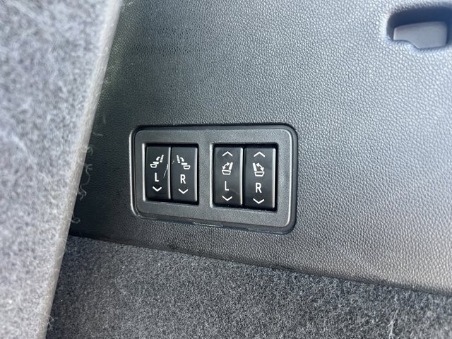 Vehicle image 21 of 28